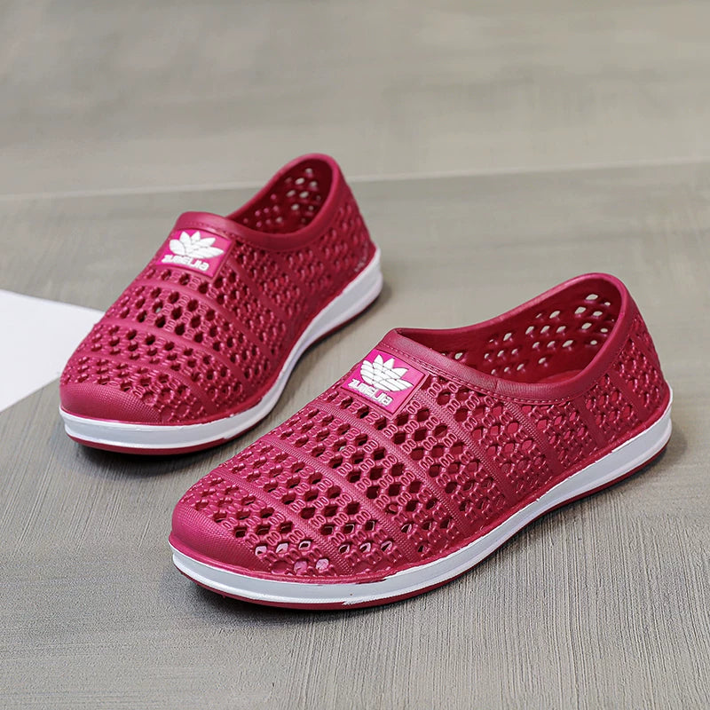 Viininpunainen rei'itetty slip-on-loafer tasopintanäkymä parista — Helvenza