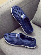 Laivastonsininen rei'itetty slip-on loaferi sivulta — Helvenza