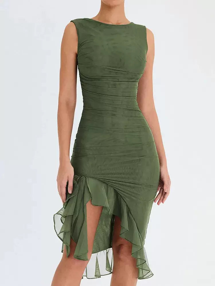 Oliivinvihreä vartaloa myötäilevä midimekko pyöreällä kaula-aukolla edestä — Helvenza