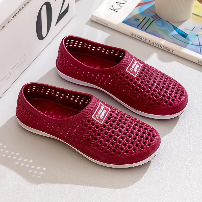 Viininpunainen rei'itetty slip-on loaferi pari sivulta — Helvenza