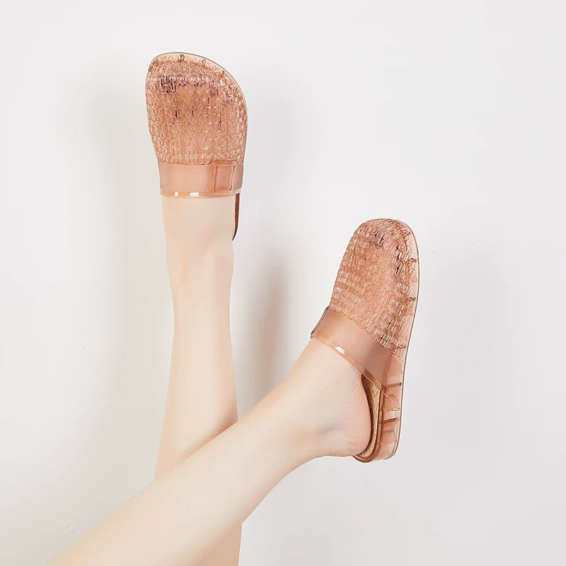Kullanväriset pistokkaat yksityiskohta, läpinäkyvä remmi ja kantapää — Helvenza